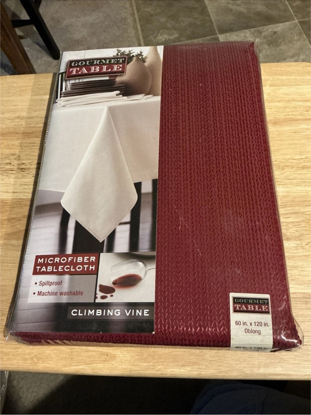 Benson Mills Christmas Microfiber Tablecloth Oblong 60x120” Rio Red NIP